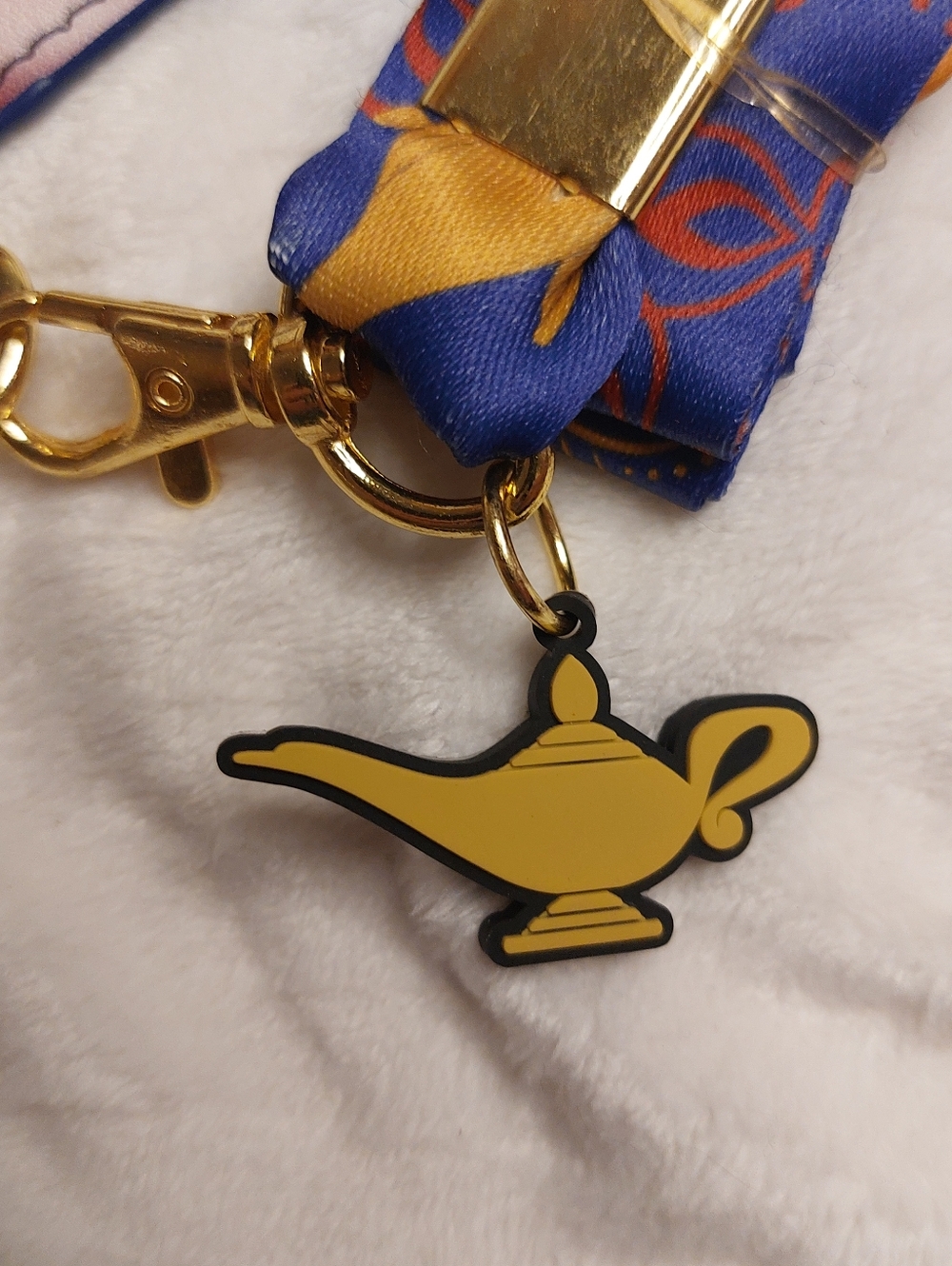 Loungefly: Disney - Aladdin 30th Anniversary Lanyard with Cardholder - Picture 5 of 5